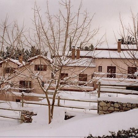 Nefeli Guesthouses カラブリタ エクステリア 写真