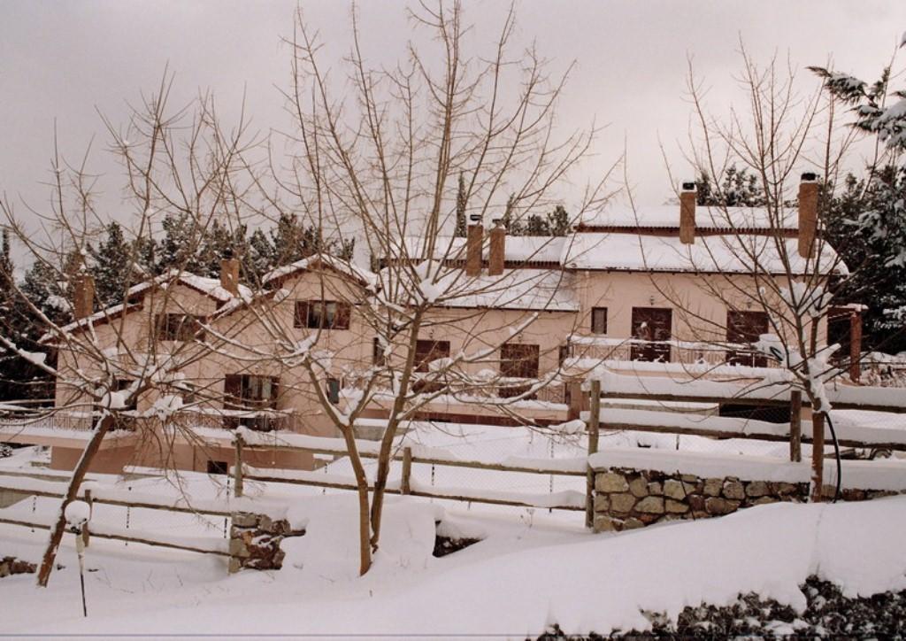 Nefeli Guesthouses カラブリタ エクステリア 写真